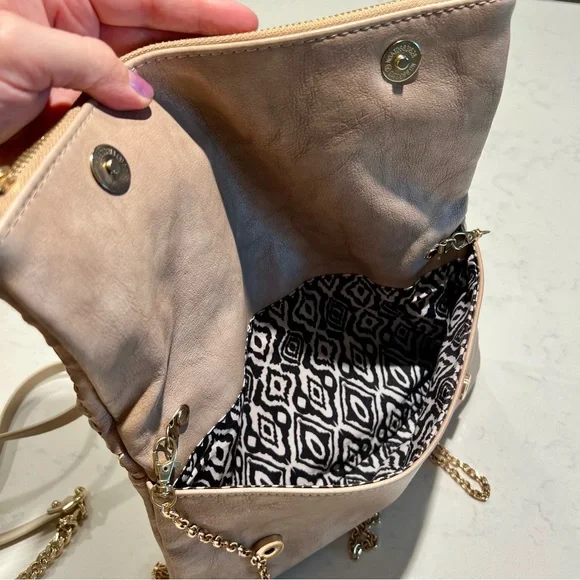 Urban Expressions beige woven convertible clutch/shoulder bag - Picture 5 of 6